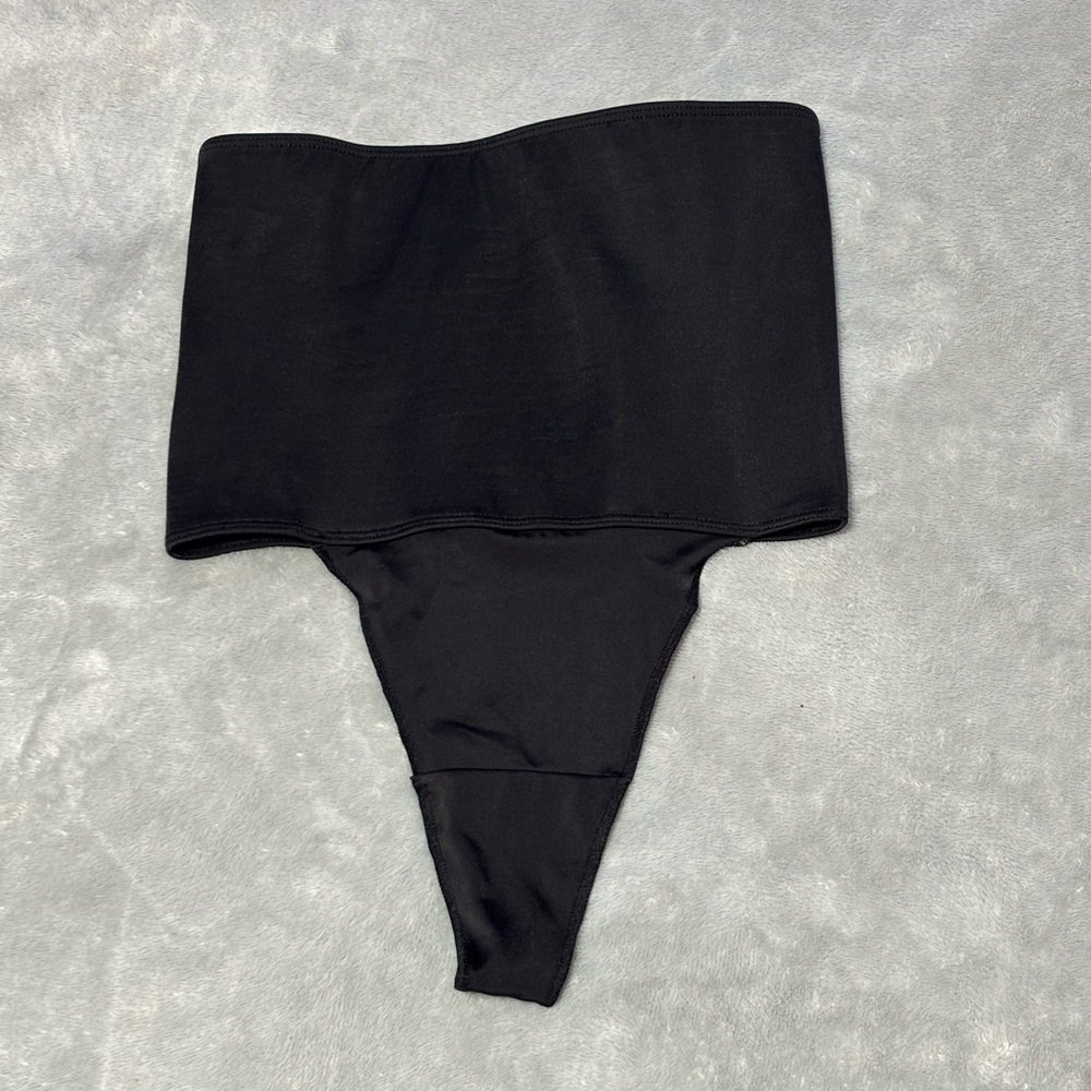 NWOT La Vie en Rose Shapewear Thong